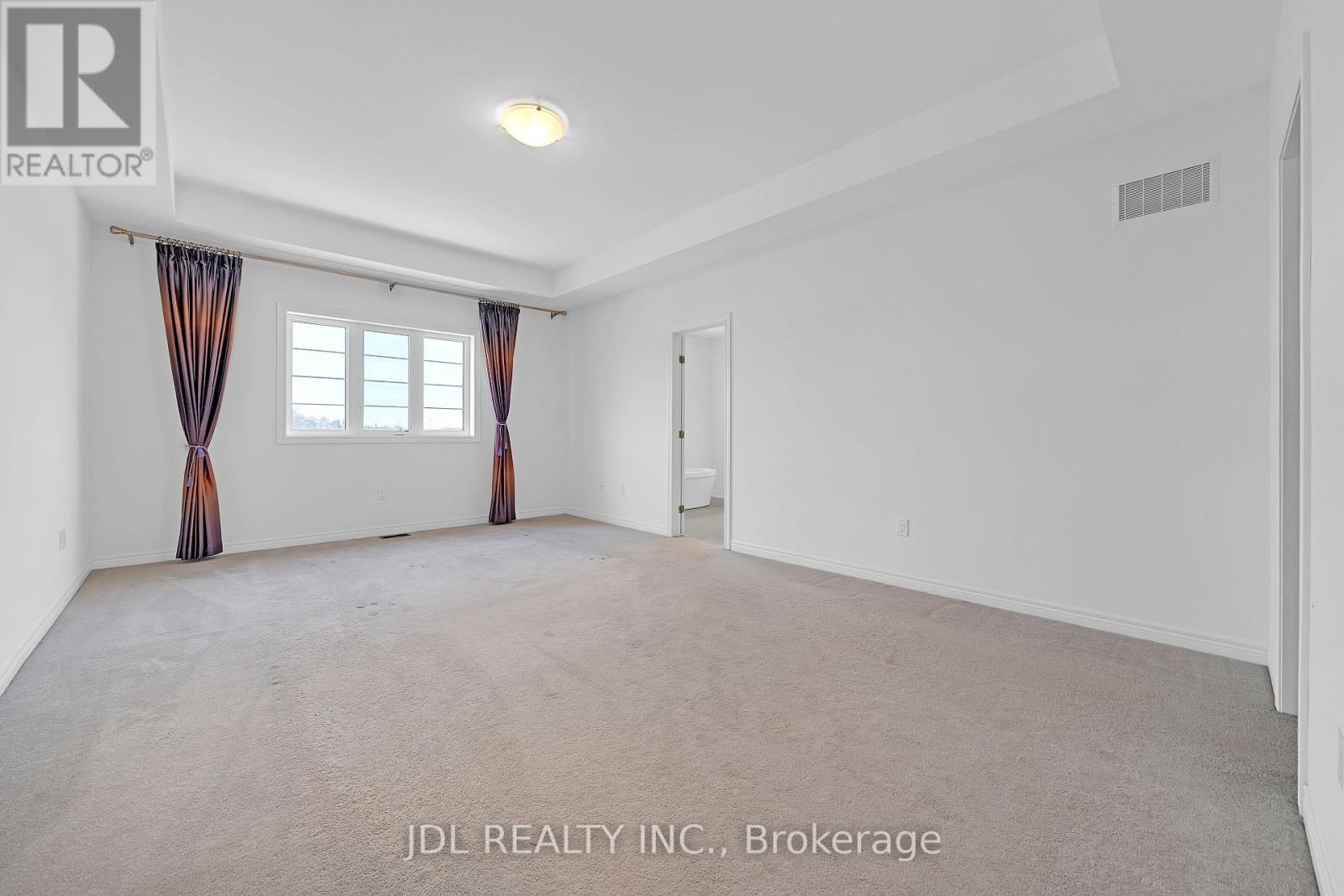 70 Forest Edge Crescent, East Gwillimbury, ON - Indoor Photo Showing Other Room