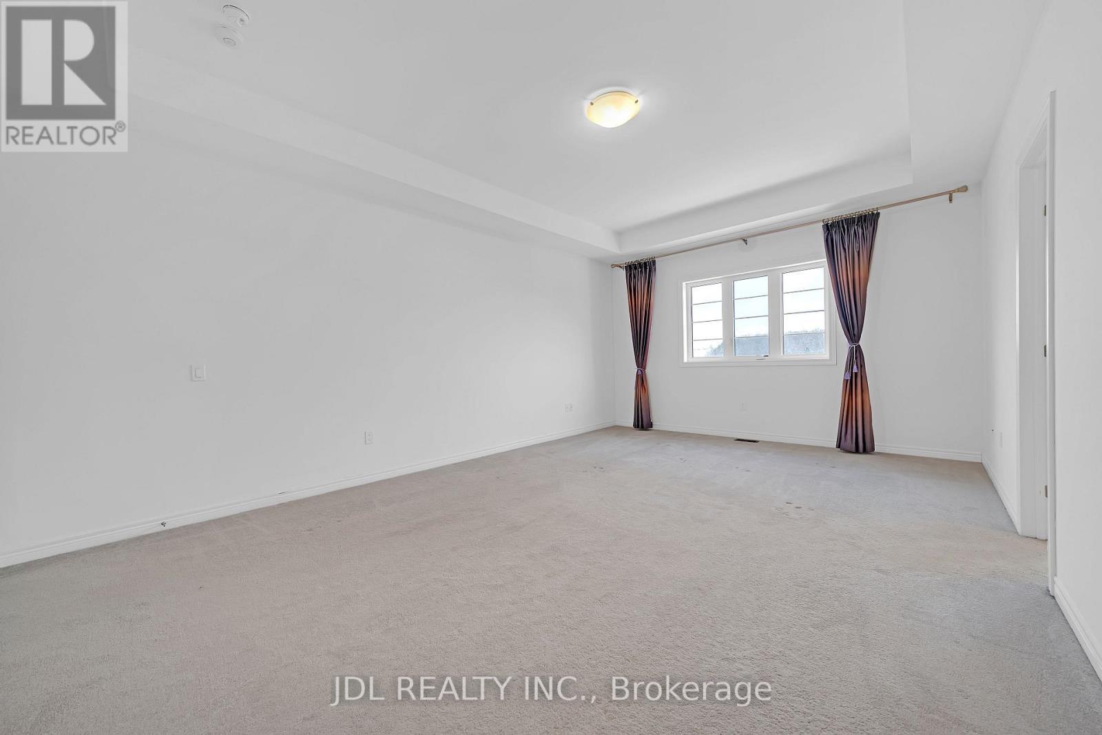 70 Forest Edge Crescent, East Gwillimbury, ON - Indoor Photo Showing Other Room