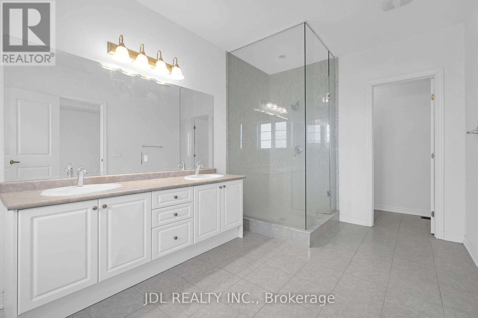 70 Forest Edge Crescent, East Gwillimbury, ON - Indoor