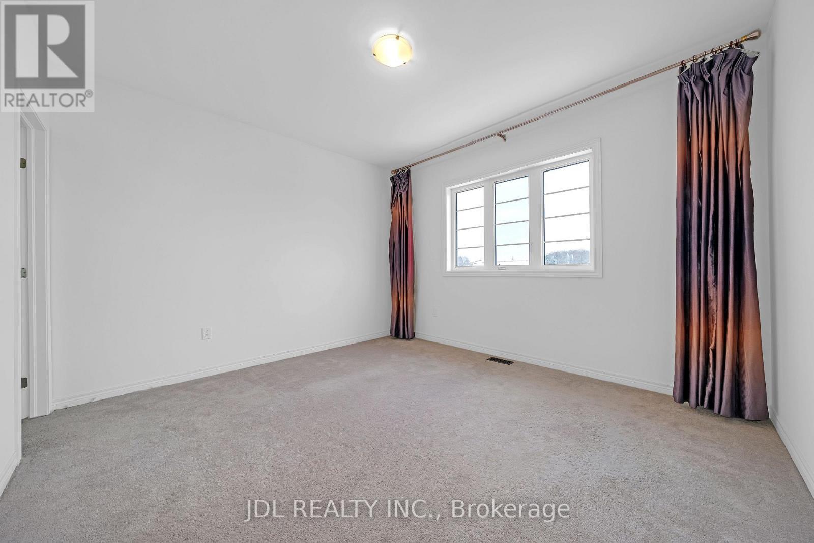 70 Forest Edge Crescent, East Gwillimbury, ON - Indoor Photo Showing Other Room