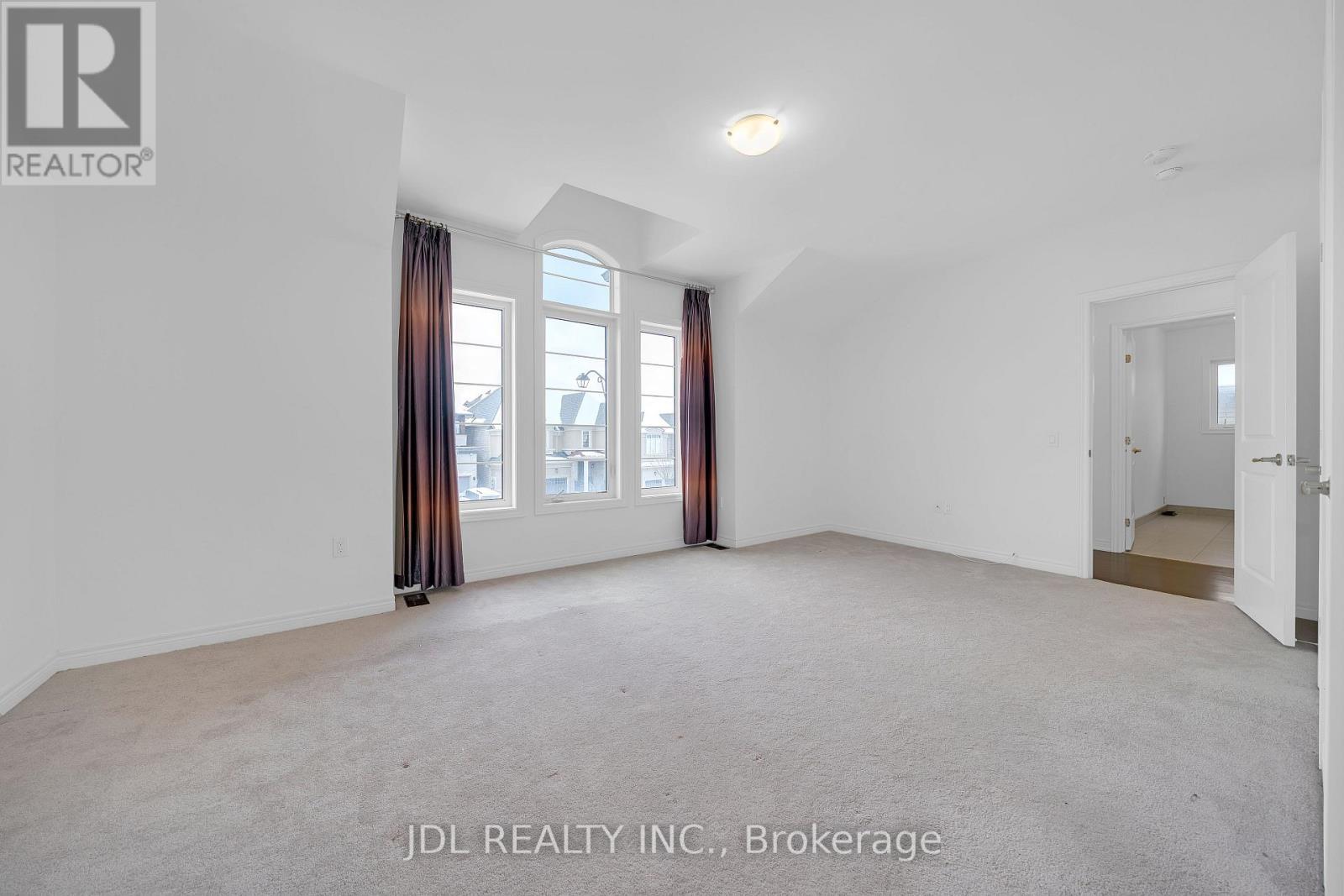 70 Forest Edge Crescent, East Gwillimbury, ON - Indoor Photo Showing Other Room