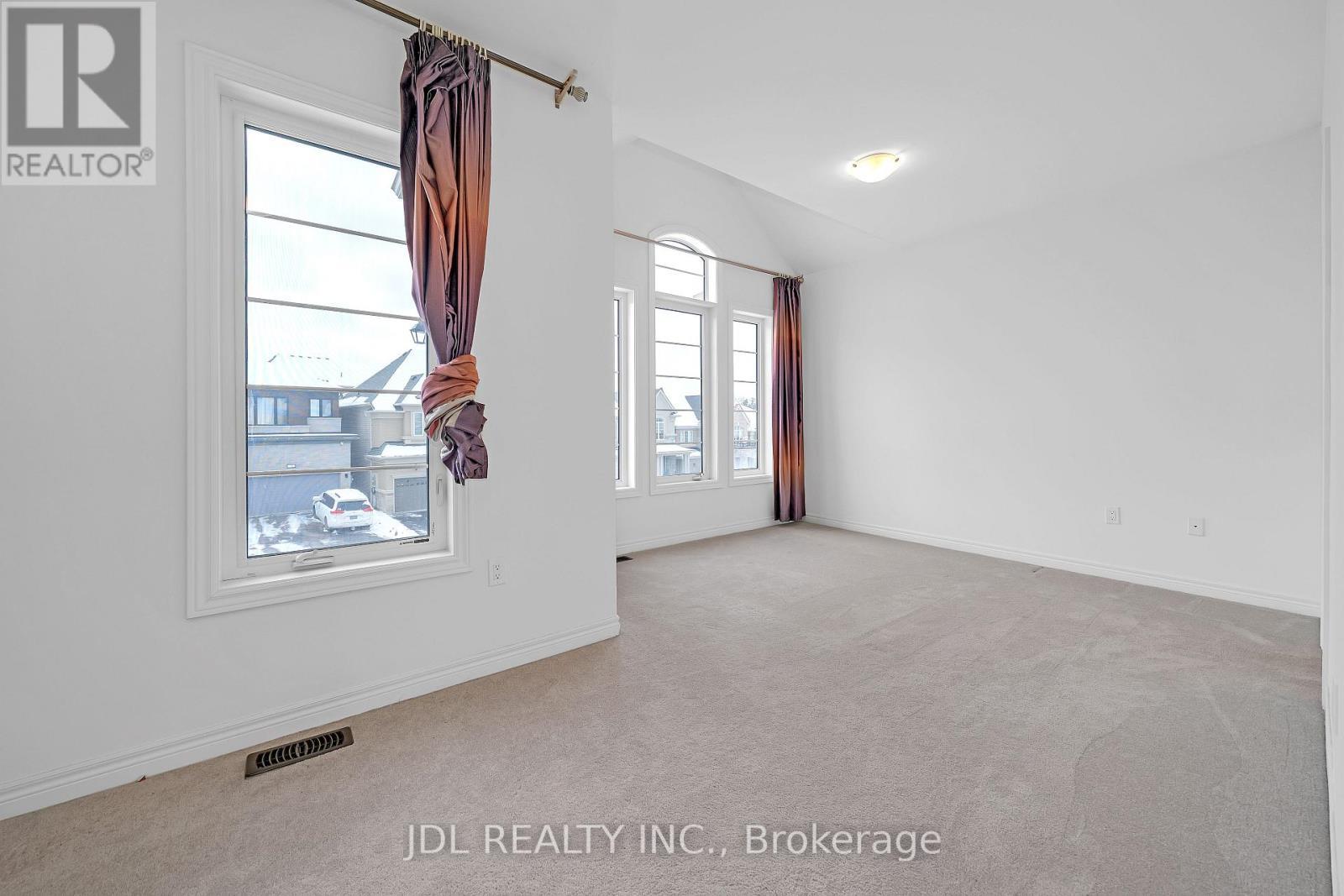 70 Forest Edge Crescent, East Gwillimbury, ON - Indoor Photo Showing Other Room