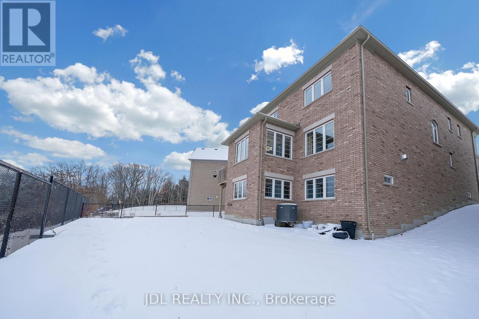 70 Forest Edge Crescent, East Gwillimbury, ON - Outdoor