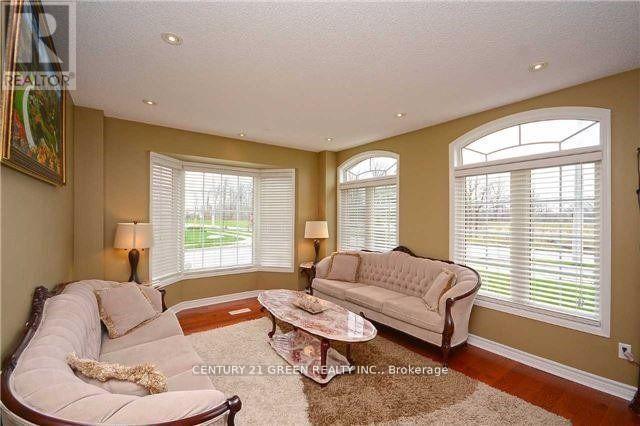 Main - 1046 Freeman Trail, Milton, ON - Indoor Photo Showing Living Room
