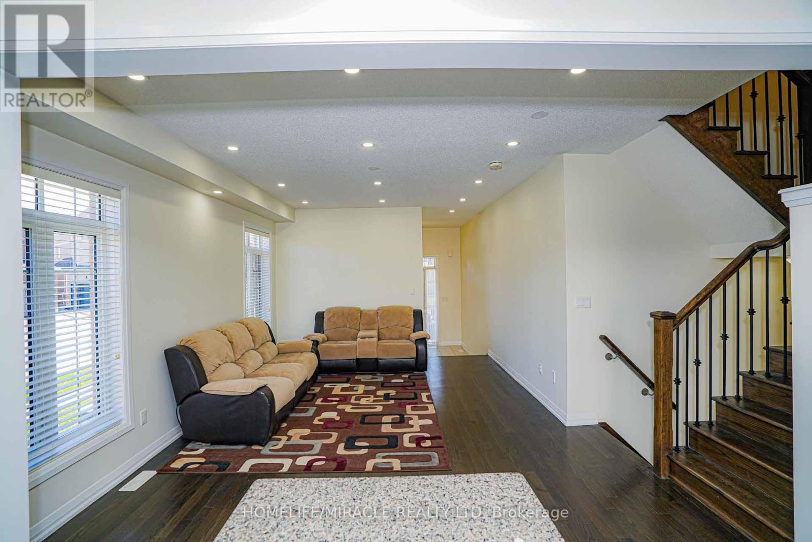 35 Drew Brown Boulevard, Orangeville, ON - Indoor