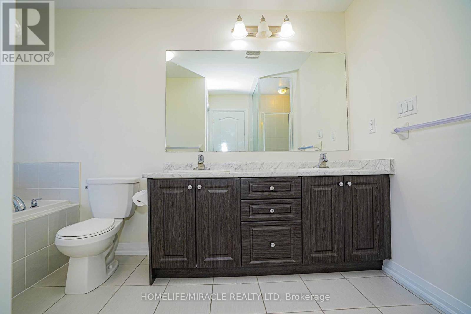 35 Drew Brown Boulevard, Orangeville, ON - Indoor Photo Showing Bathroom