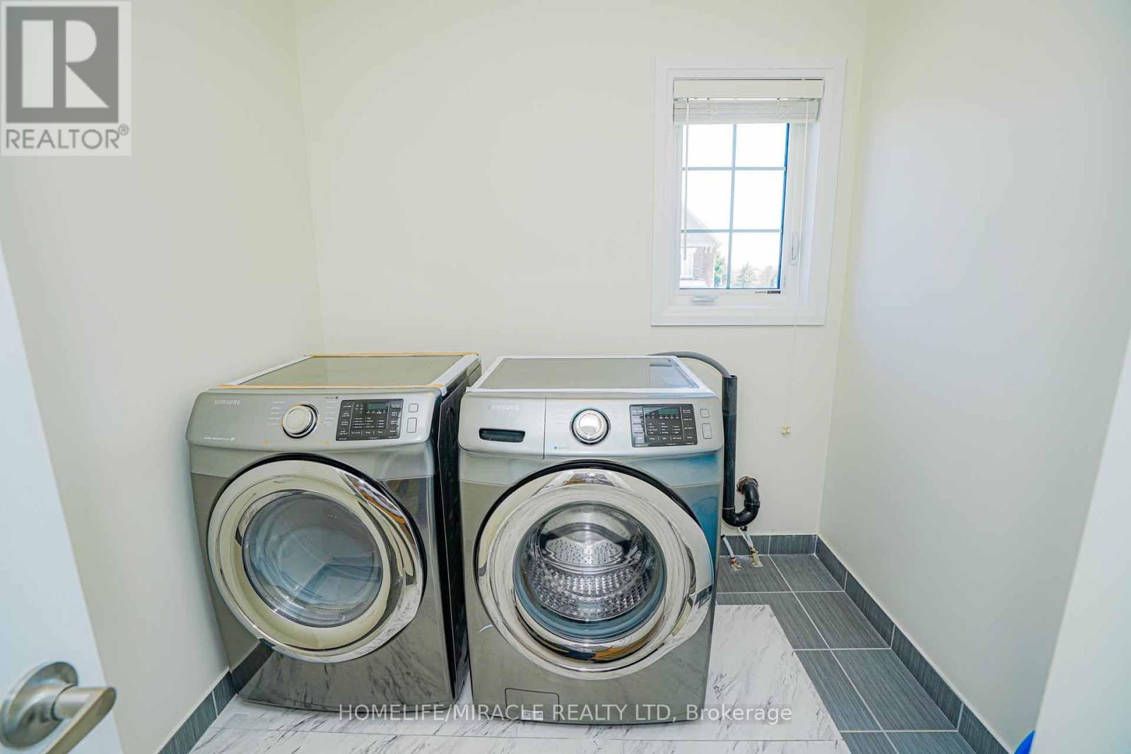 35 Drew Brown Boulevard, Orangeville, ON - Indoor Photo Showing Laundry Room