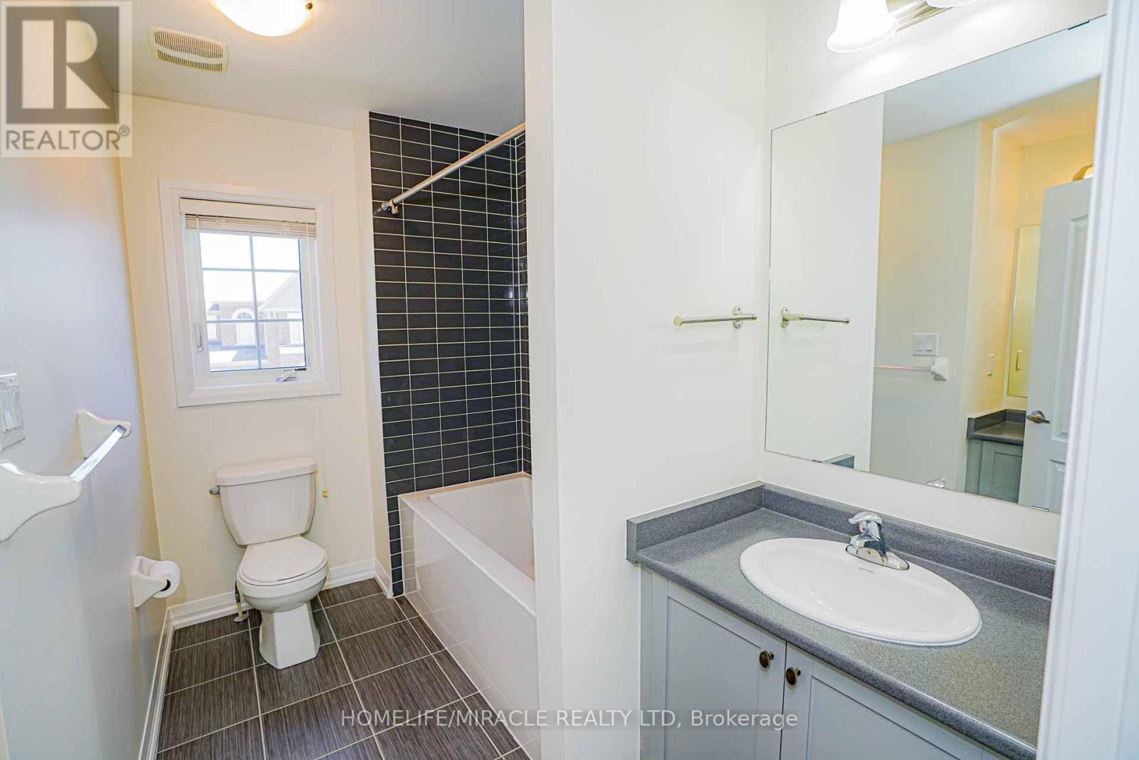 35 Drew Brown Boulevard, Orangeville, ON - Indoor Photo Showing Bathroom