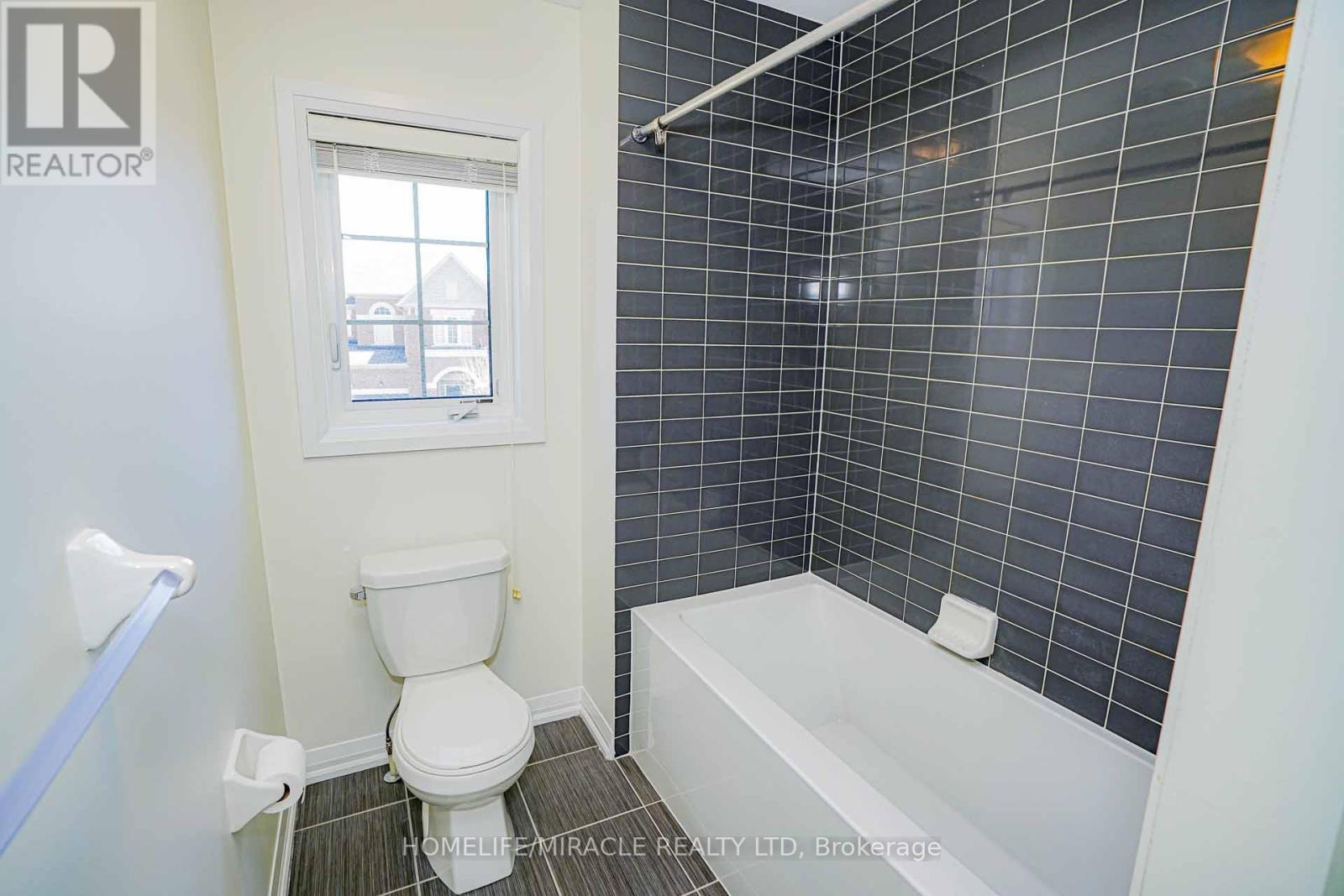 35 Drew Brown Boulevard, Orangeville, ON - Indoor Photo Showing Bathroom