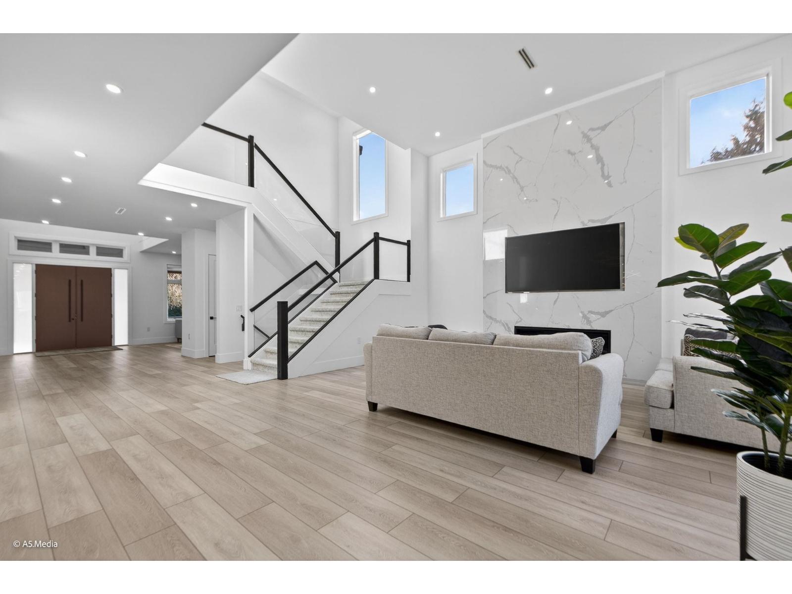 6723 122A Street, Surrey, BC - Indoor