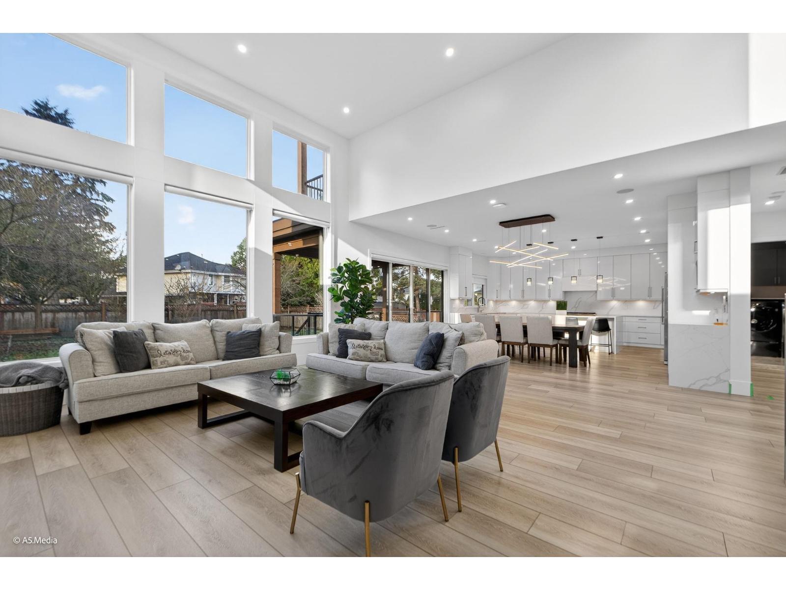 6723 122A Street, Surrey, BC - Indoor Photo Showing Living Room