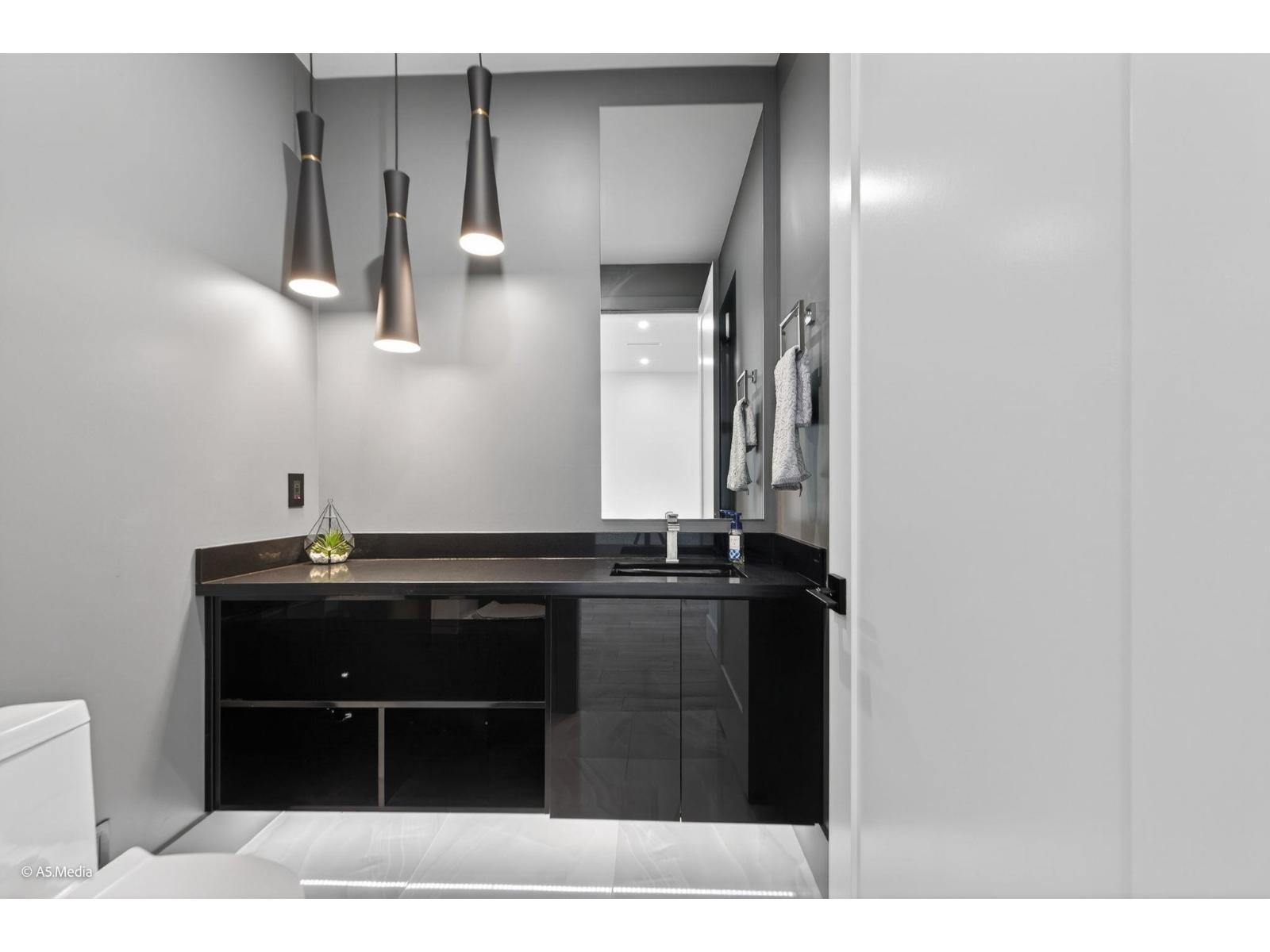 6723 122A Street, Surrey, BC - Indoor Photo Showing Bathroom
