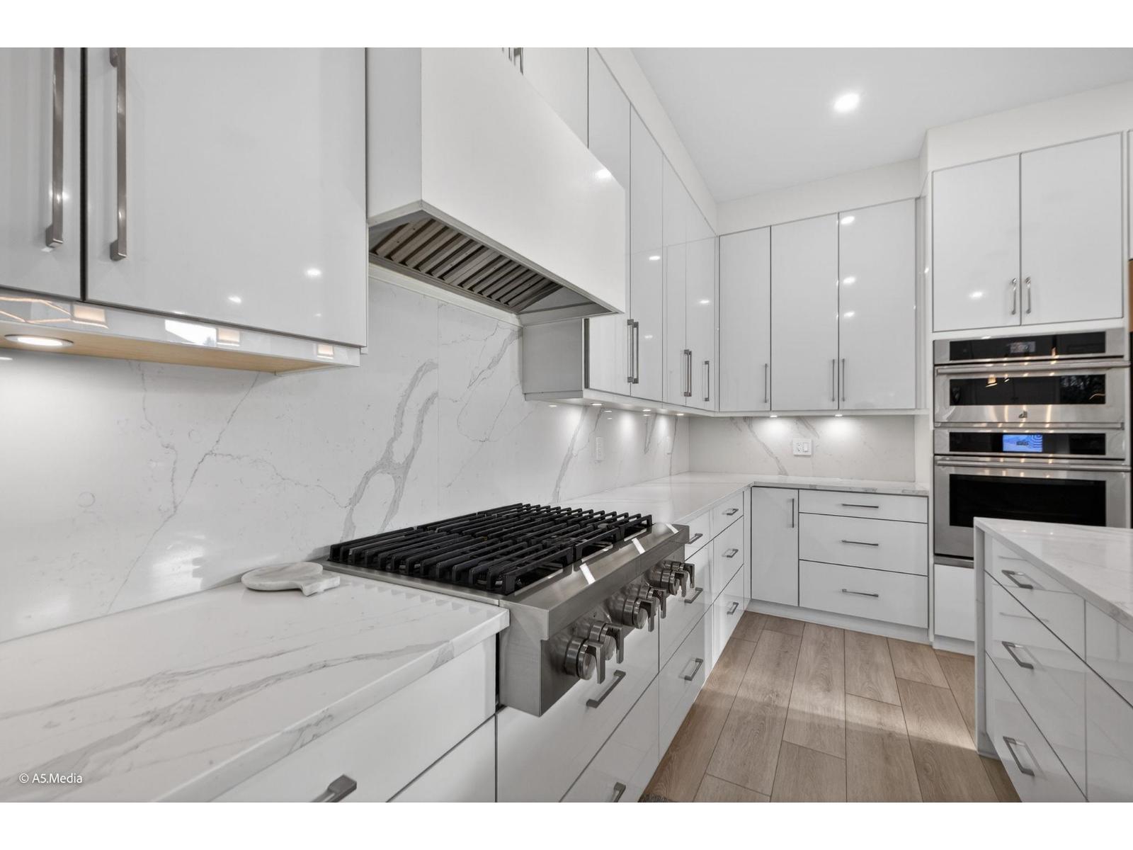 6723 122A Street, Surrey, BC - Indoor Photo Showing Kitchen With Upgraded Kitchen