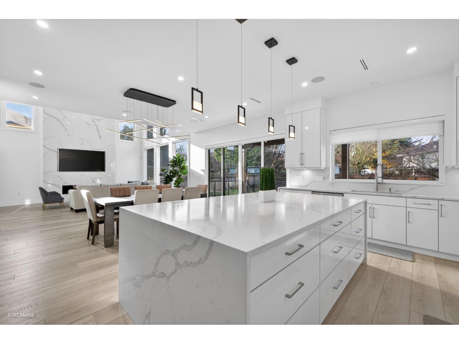 6723 122A Street, Surrey, BC - Indoor Photo Showing Kitchen With Upgraded Kitchen