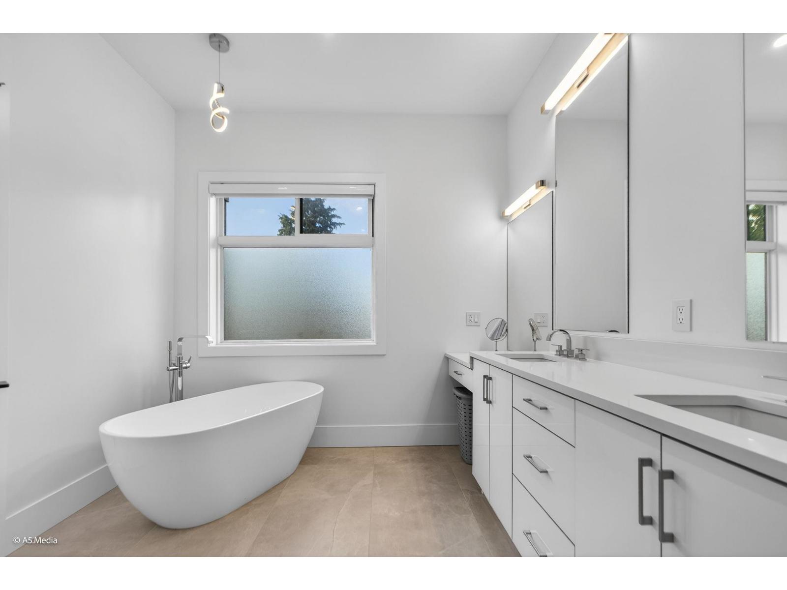 6723 122A Street, Surrey, BC - Indoor Photo Showing Bathroom