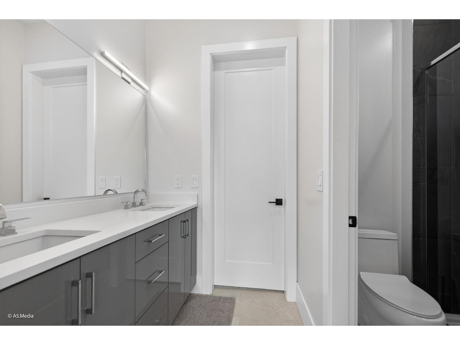 6723 122A Street, Surrey, BC - Indoor Photo Showing Bathroom