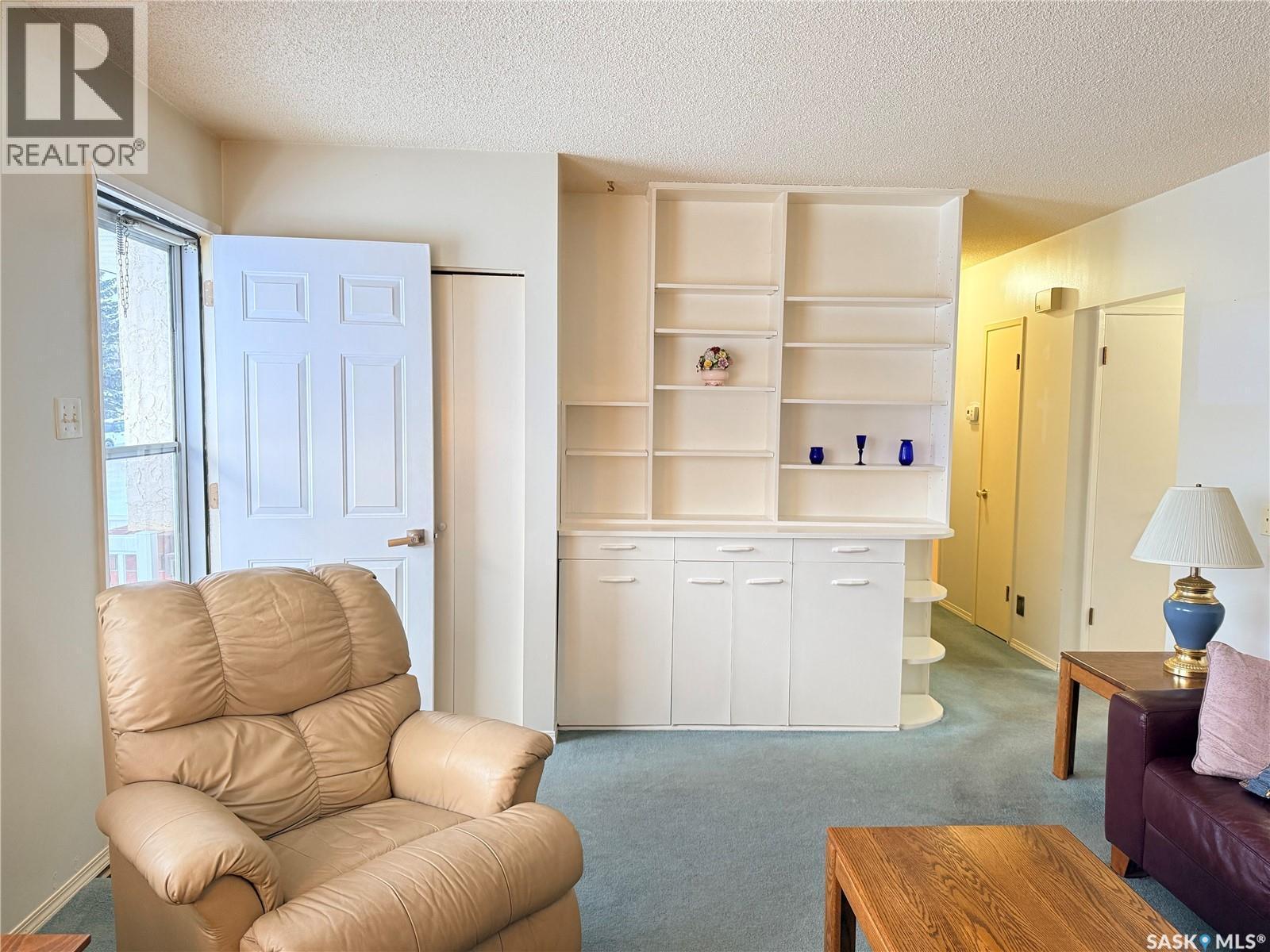 709 Arthur Avenue, Estevan, SK - Indoor Photo Showing Living Room