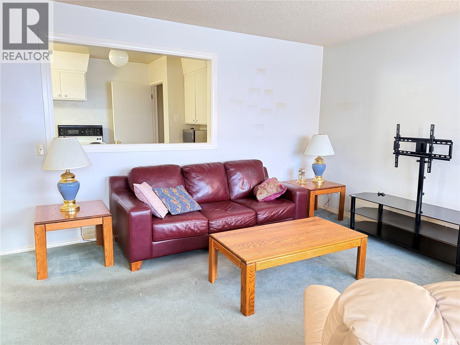 709 Arthur Avenue, Estevan, SK - Indoor Photo Showing Living Room