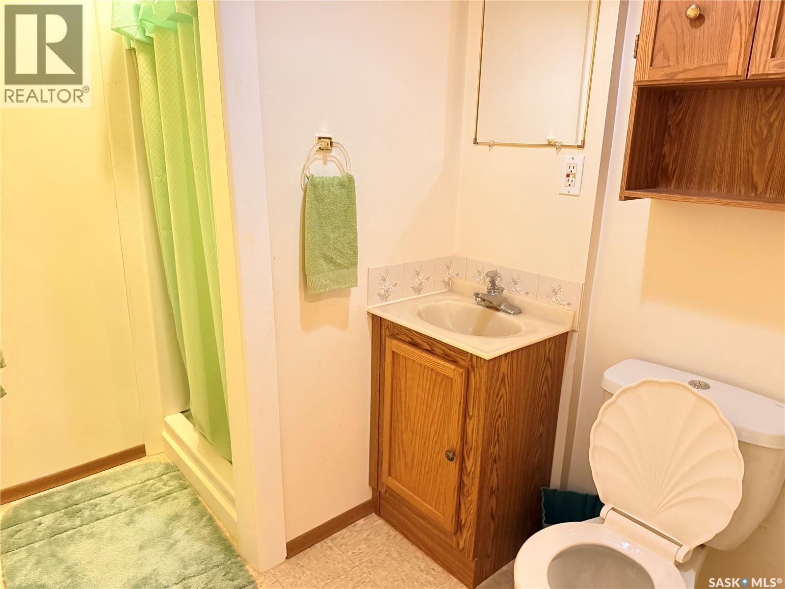 709 Arthur Avenue, Estevan, SK - Indoor Photo Showing Bathroom