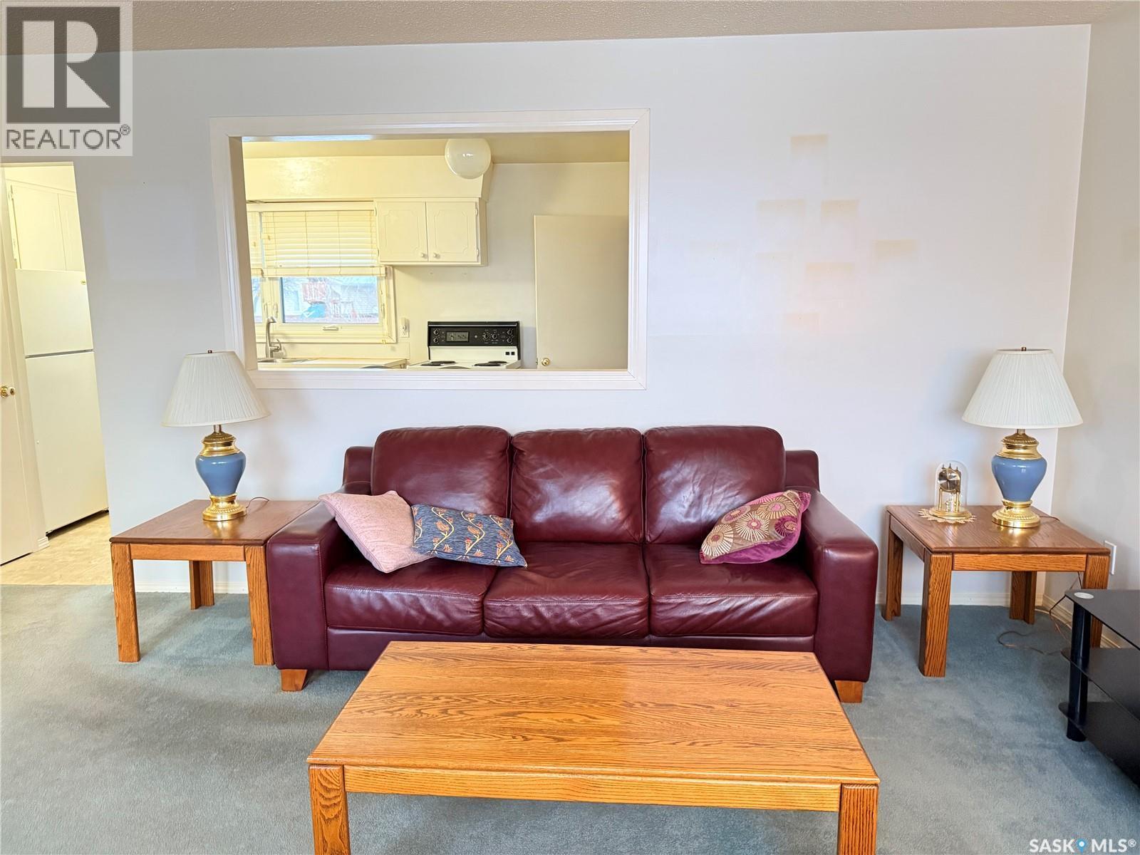 709 Arthur Avenue, Estevan, SK - Indoor Photo Showing Living Room