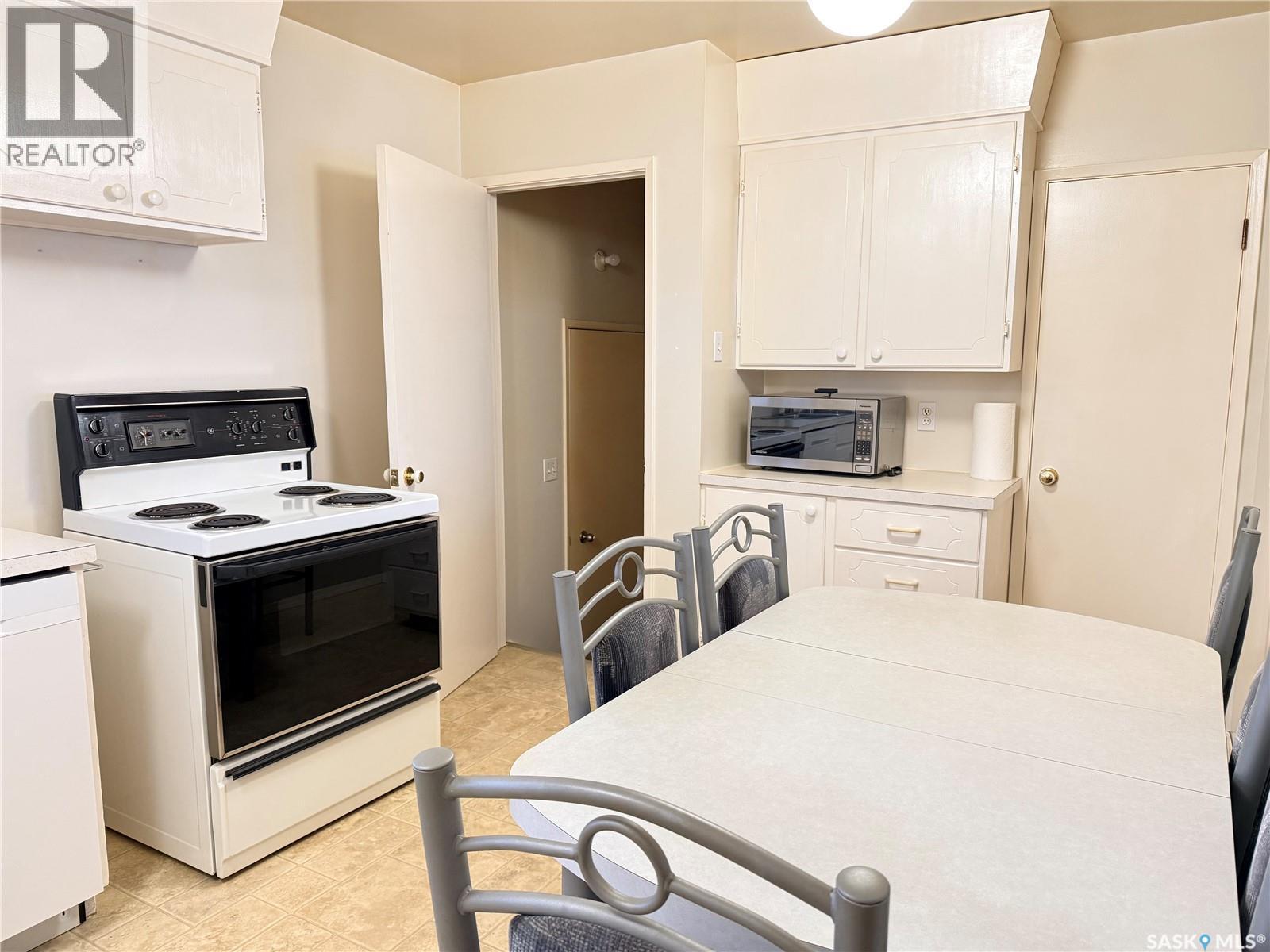 709 Arthur Avenue, Estevan, SK - Indoor Photo Showing Kitchen