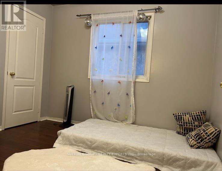 31 Farthingale Crescent, Brampton, ON - Indoor Photo Showing Bedroom