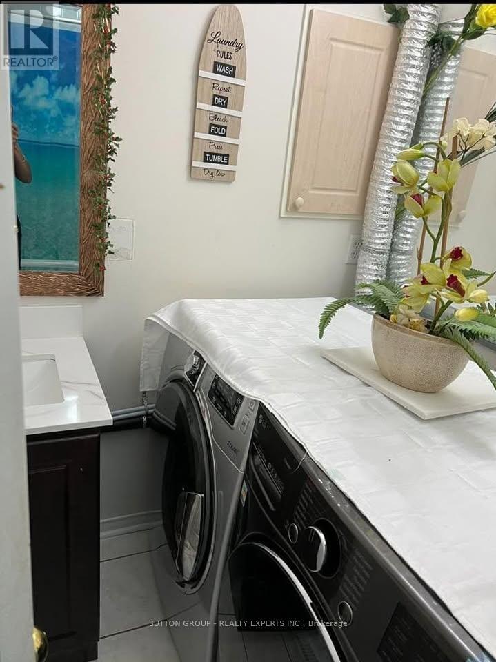31 Farthingale Crescent, Brampton, ON - Indoor Photo Showing Laundry Room