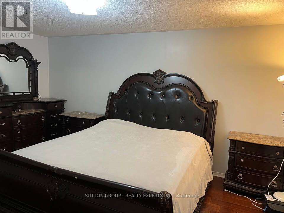 31 Farthingale Crescent, Brampton, ON - Indoor Photo Showing Bedroom