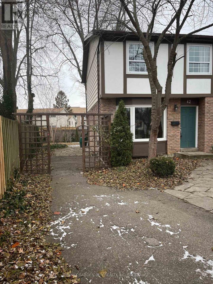 42 Oakmeadow Place, St. Catharines (Lakeshore), ON - Outdoor