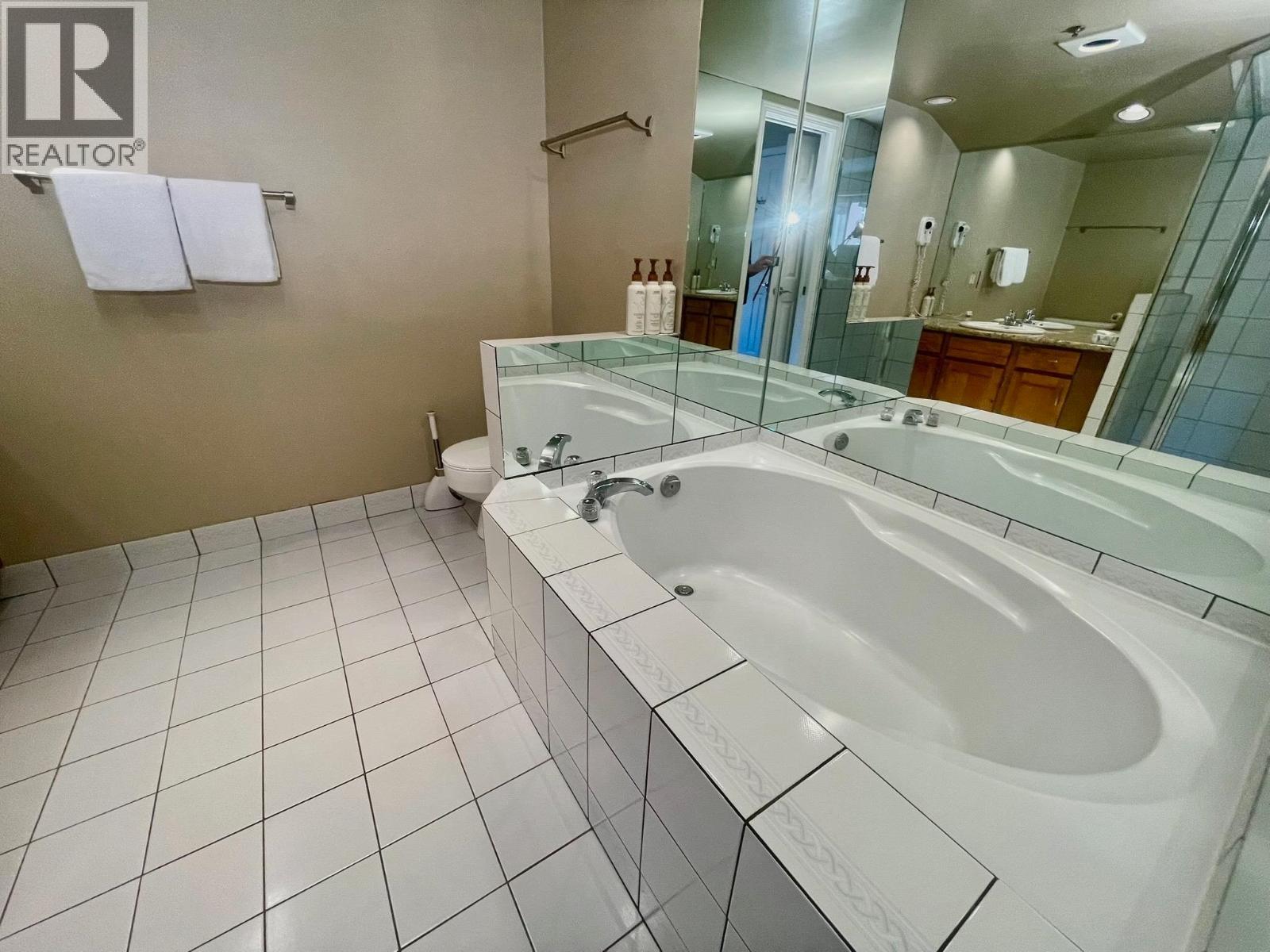 901 (Wk 5)-4293 Mountain Square, Whistler, BC - Indoor Photo Showing Bathroom