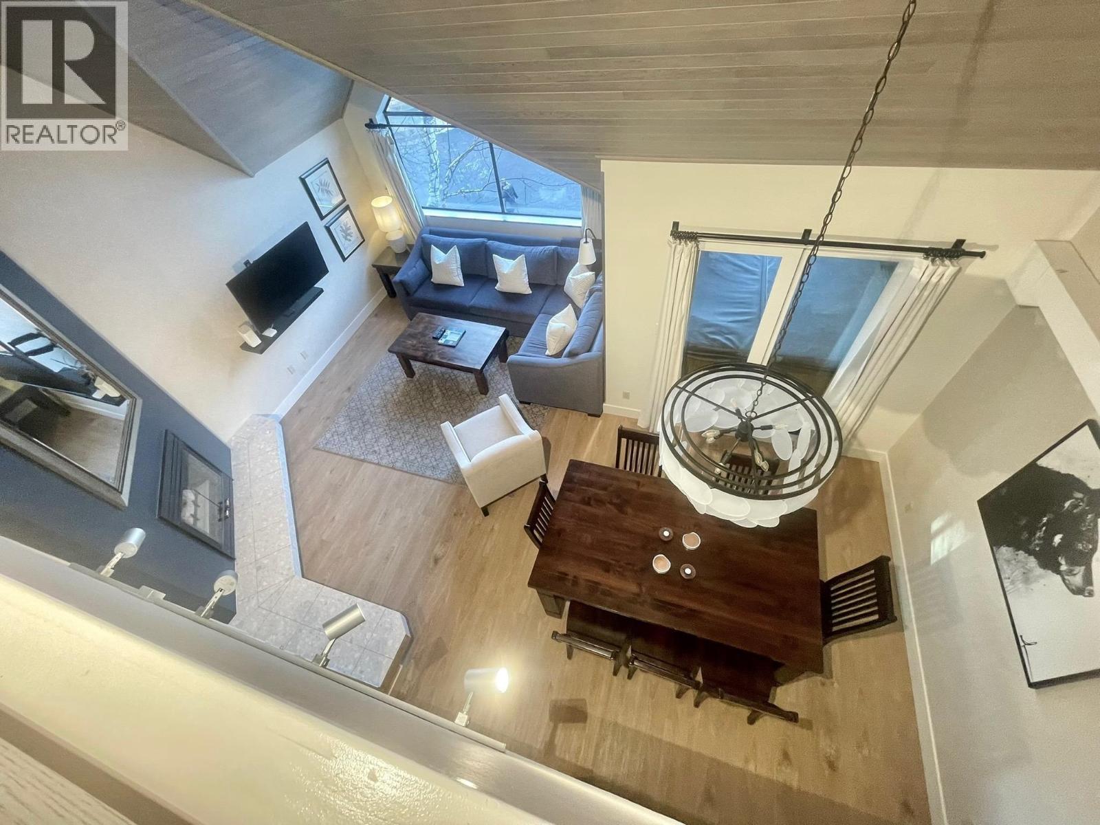 901 (Wk 5)-4293 Mountain Square, Whistler, BC - Indoor Photo Showing Other Room