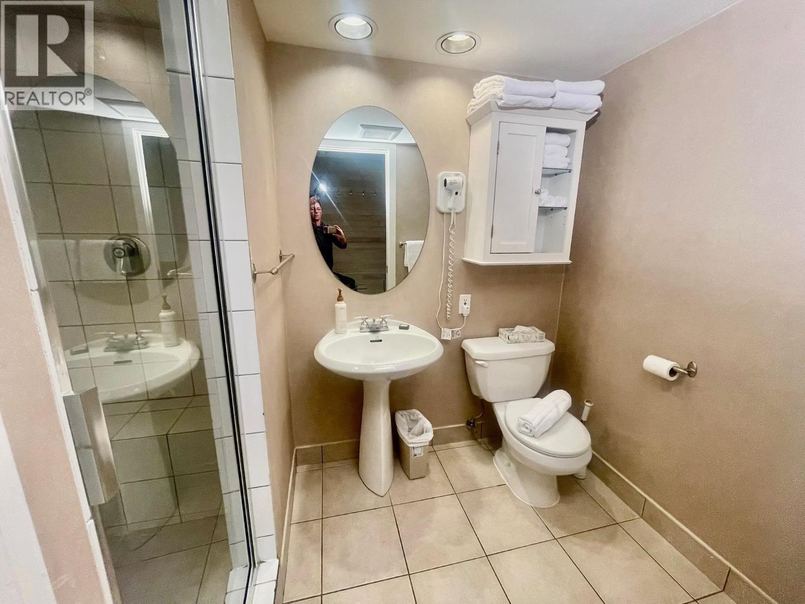 901 (Wk 5)-4293 Mountain Square, Whistler, BC - Indoor Photo Showing Bathroom