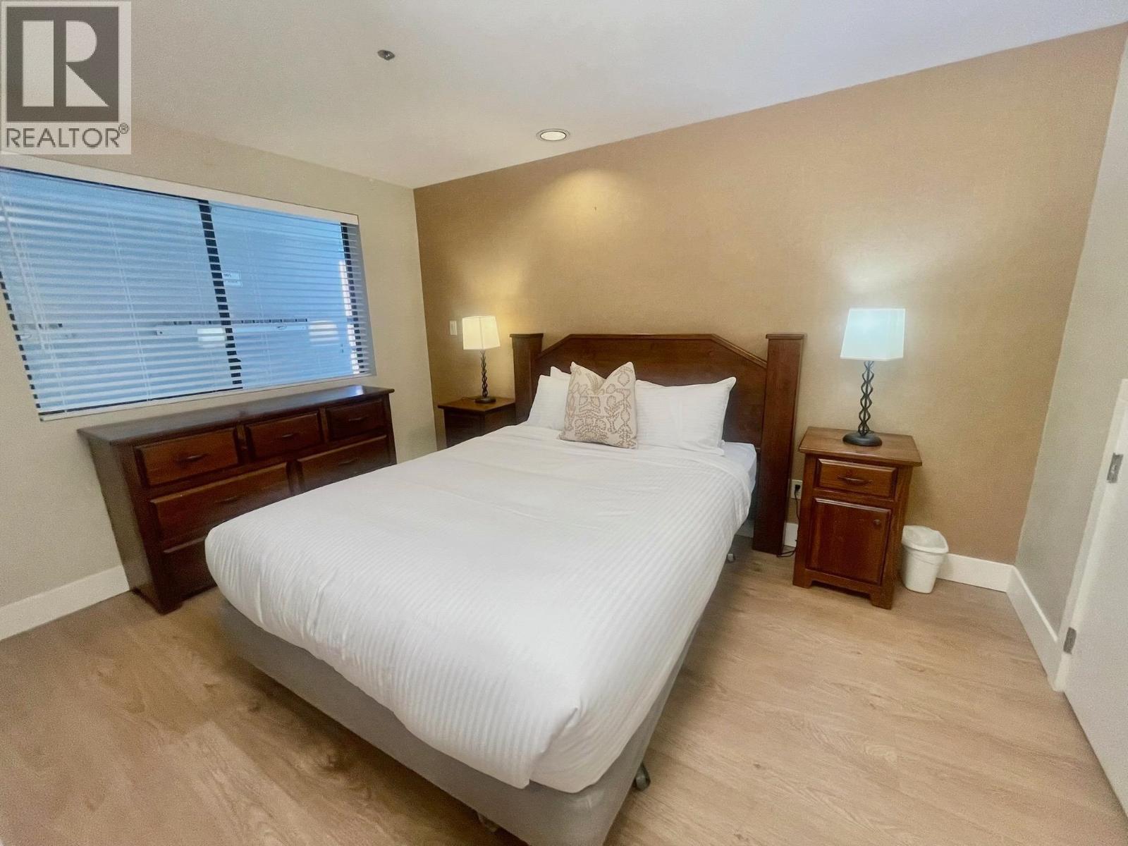 901 (Wk 5)-4293 Mountain Square, Whistler, BC - Indoor Photo Showing Bedroom