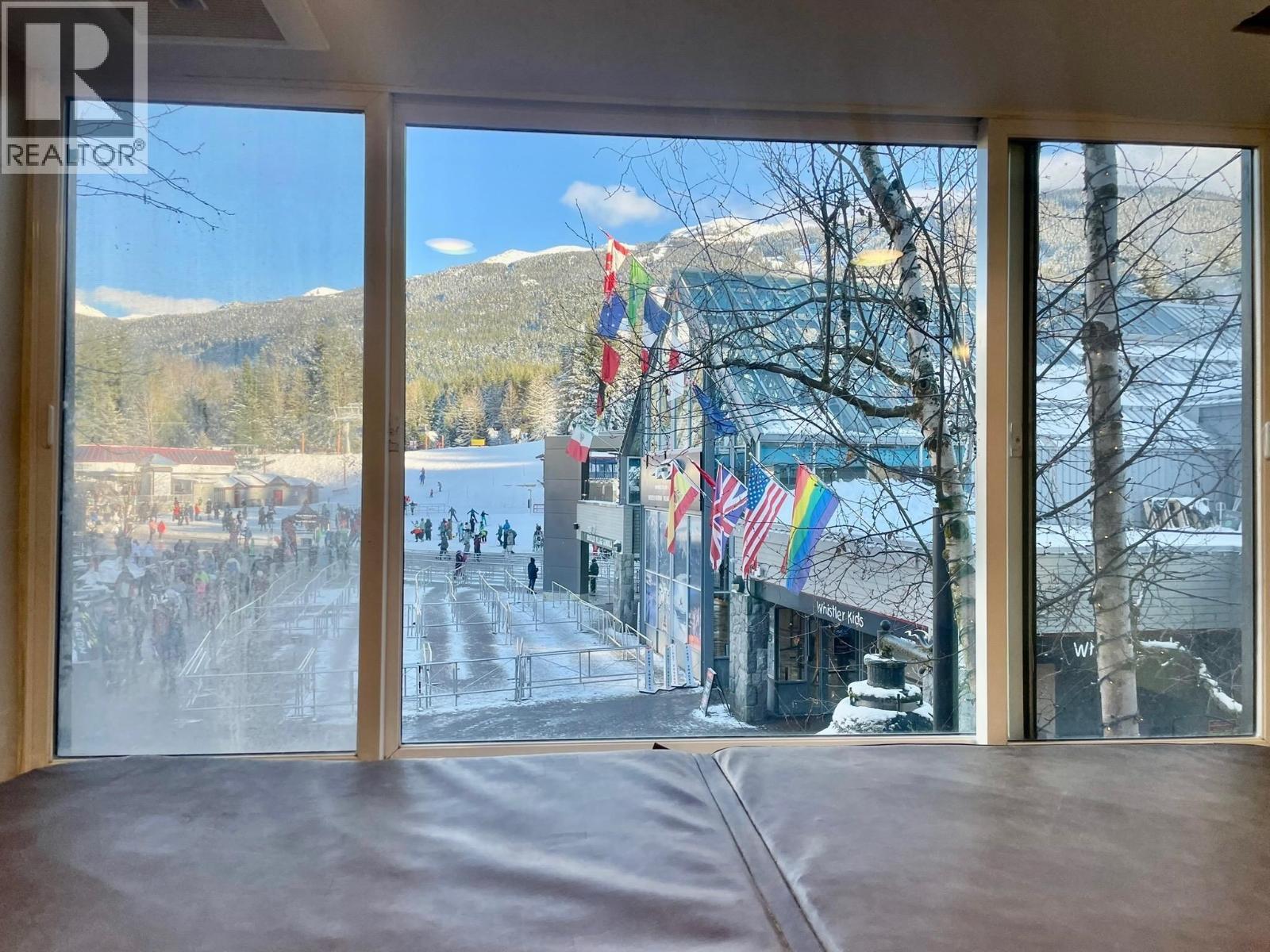 901 (Wk 5)-4293 Mountain Square, Whistler, BC - Indoor Photo Showing Other Room