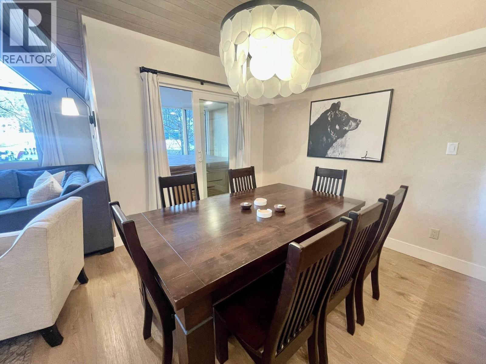 901 (Wk 5)-4293 Mountain Square, Whistler, BC - Indoor Photo Showing Dining Room