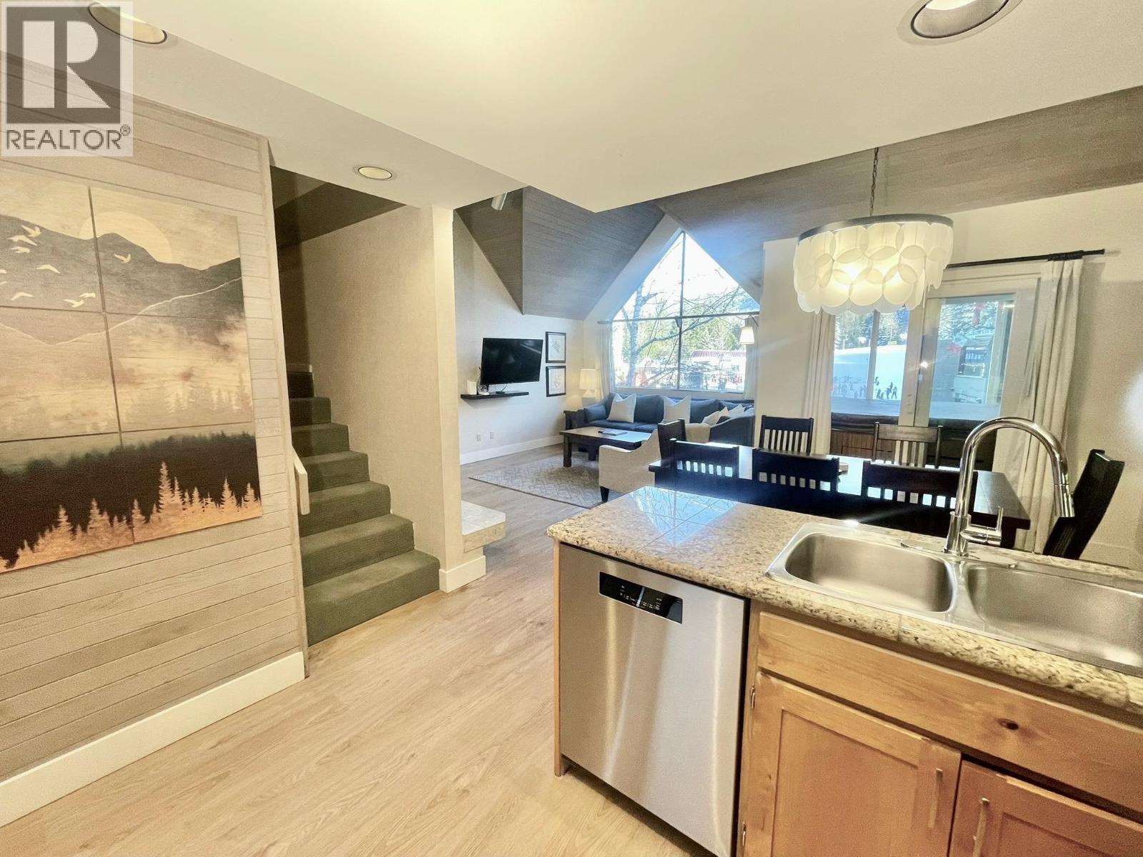 901 (Wk 5)-4293 Mountain Square, Whistler, BC - Indoor Photo Showing Kitchen With Double Sink