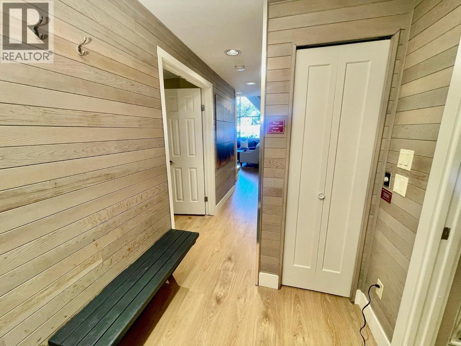 901 (Wk 5)-4293 Mountain Square, Whistler, BC - Indoor Photo Showing Other Room