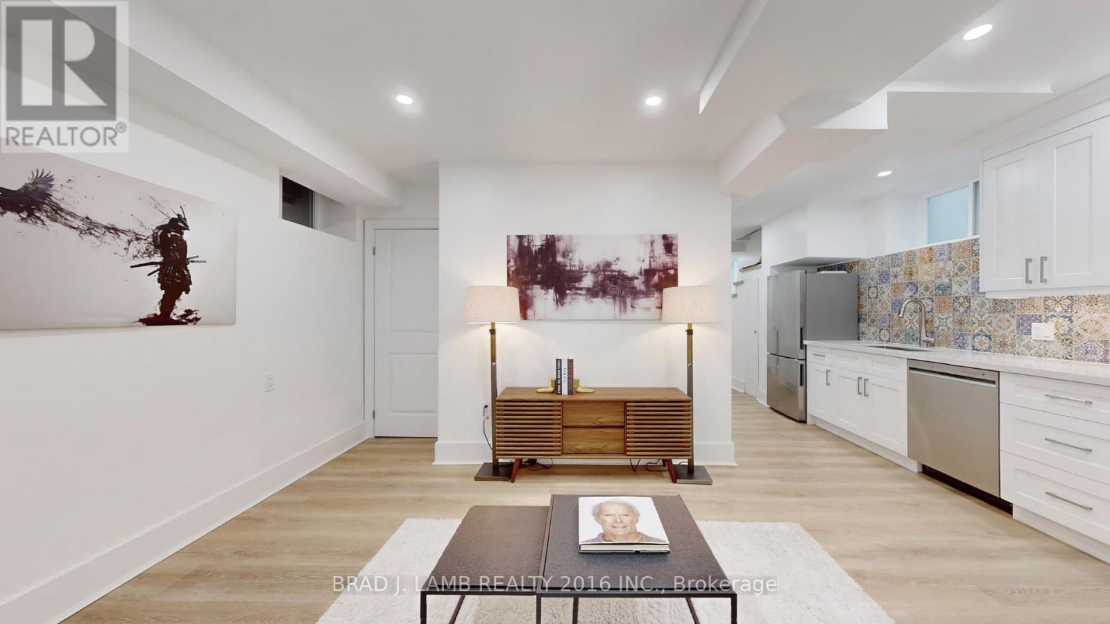 107 Woodbine Avenue, Toronto, ON - Indoor Photo Showing Kitchen