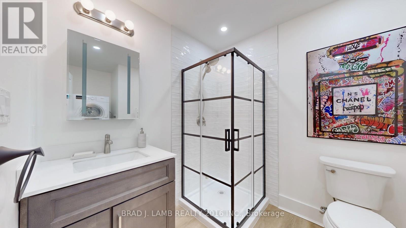 107 Woodbine Avenue, Toronto, ON - Indoor Photo Showing Bathroom