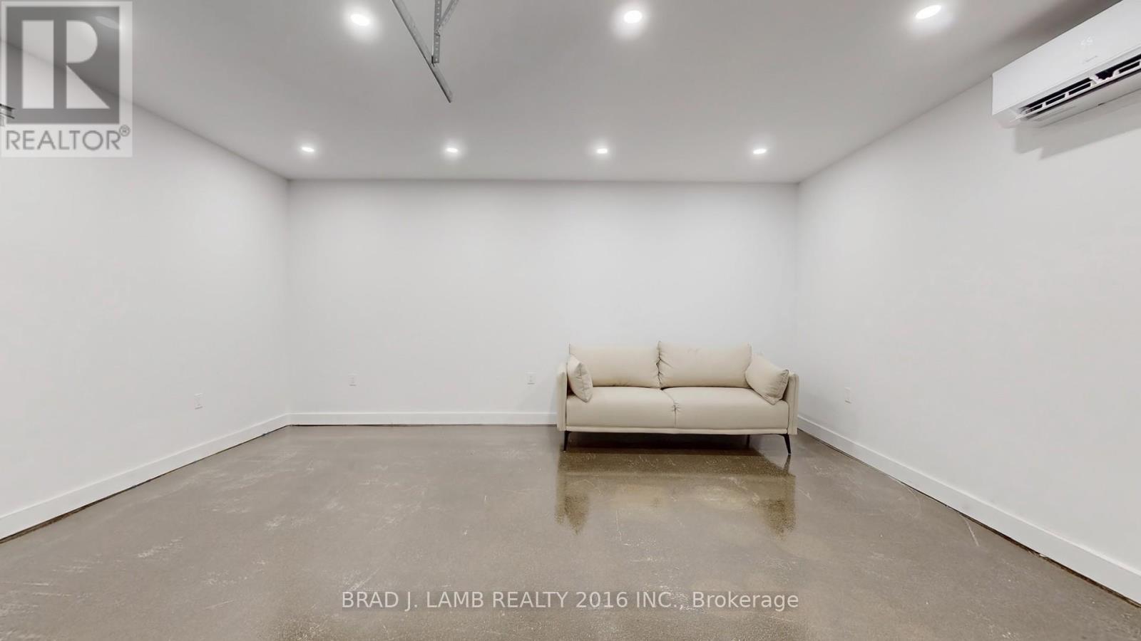 107 Woodbine Avenue, Toronto, ON - Indoor Photo Showing Other Room