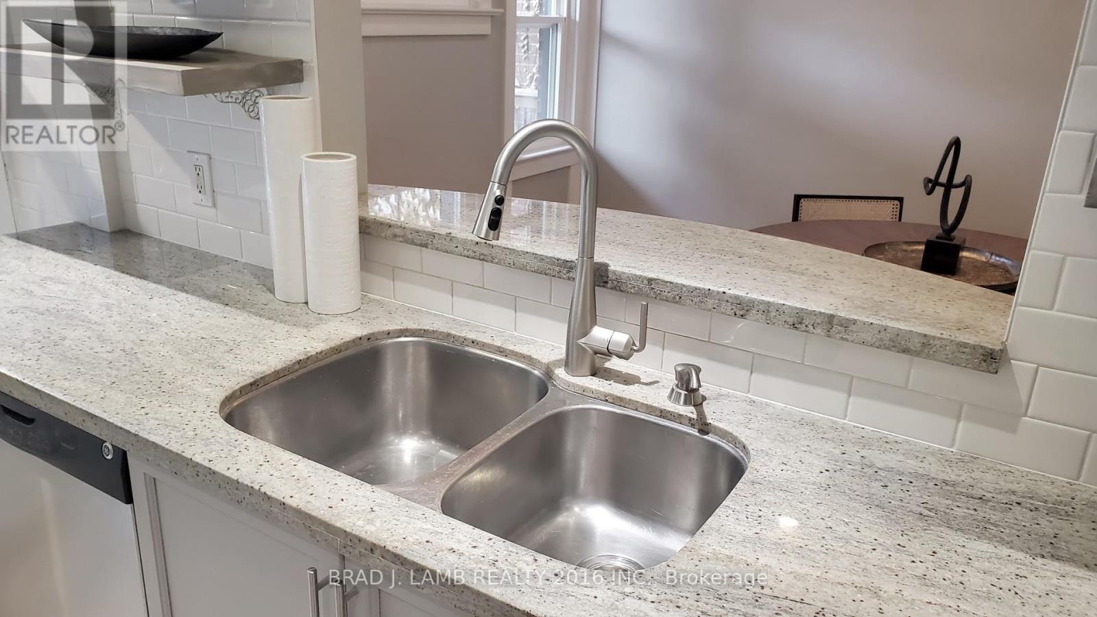 107 Woodbine Avenue, Toronto, ON - Indoor Photo Showing Kitchen With Double Sink