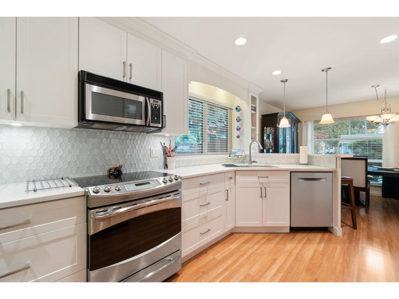 20193 43A Avenue, Langley, BC - Indoor Photo Showing Kitchen With Upgraded Kitchen