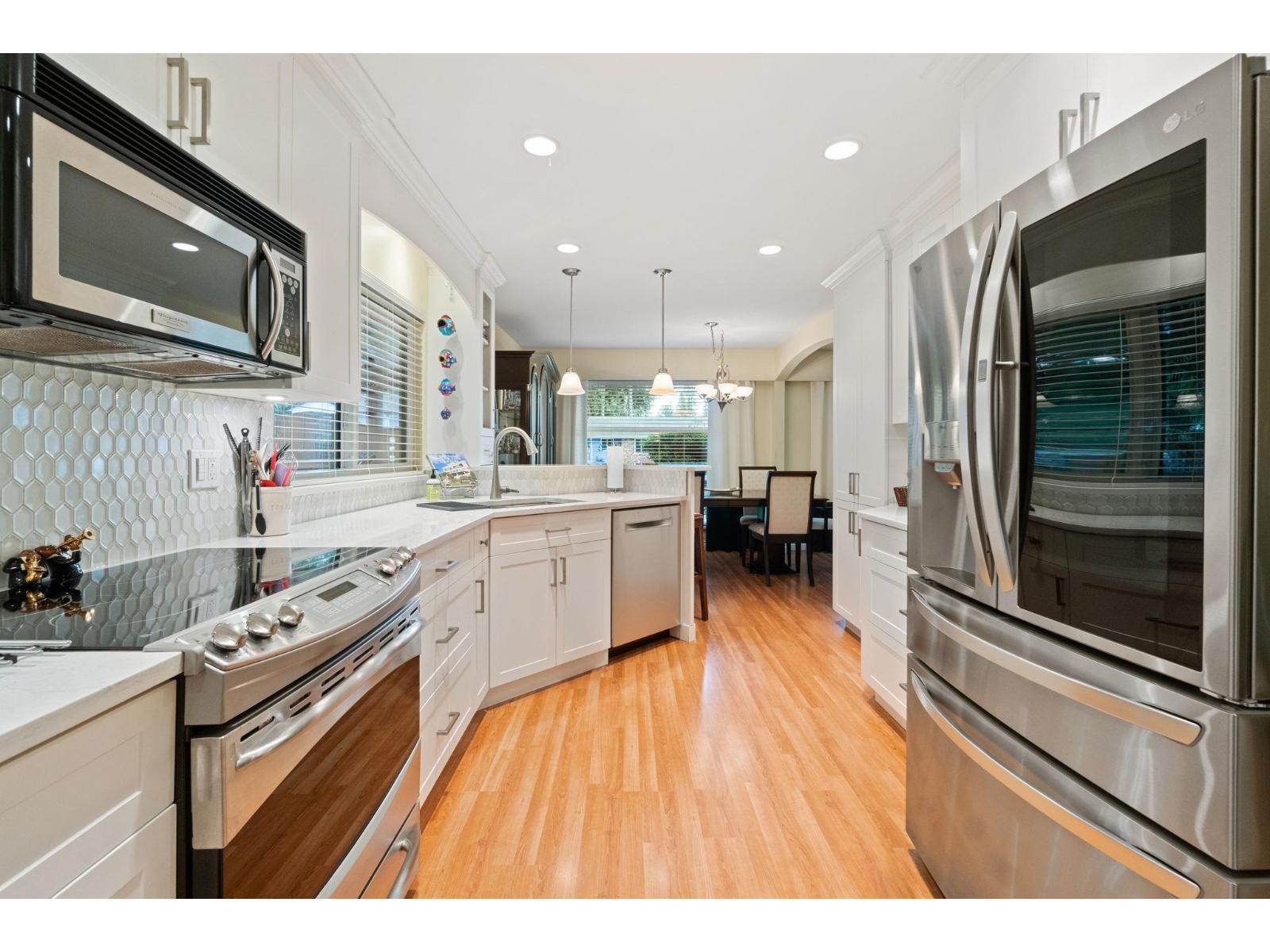 20193 43A Avenue, Langley, BC - Indoor Photo Showing Kitchen With Upgraded Kitchen