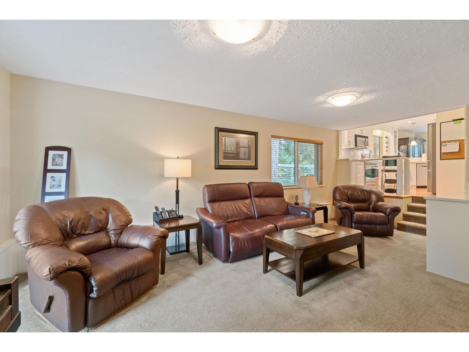 20193 43A Avenue, Langley, BC - Indoor Photo Showing Living Room