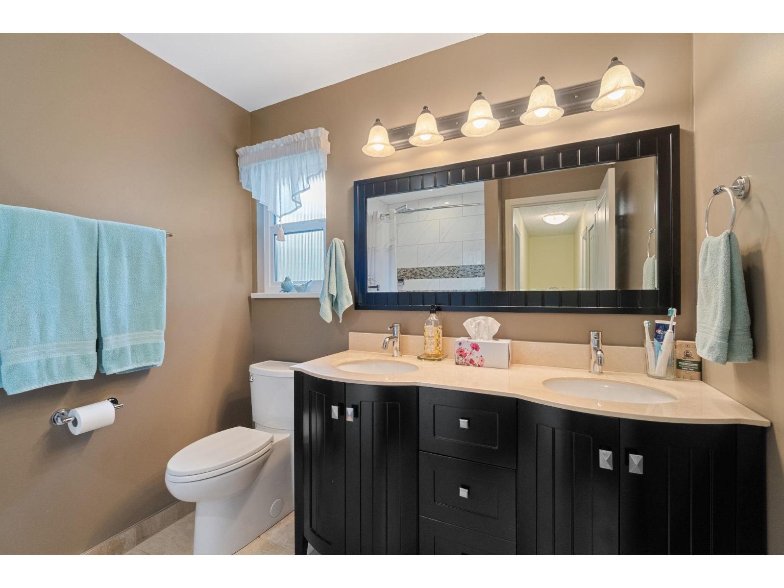 20193 43A Avenue, Langley, BC - Indoor Photo Showing Bathroom