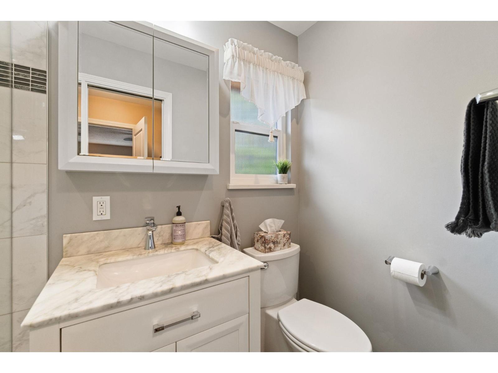 20193 43A Avenue, Langley, BC - Indoor Photo Showing Bathroom