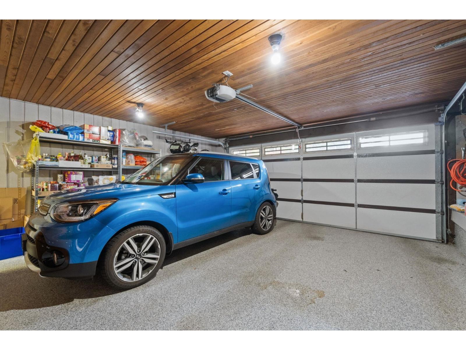 20193 43A Avenue, Langley, BC - Indoor Photo Showing Garage