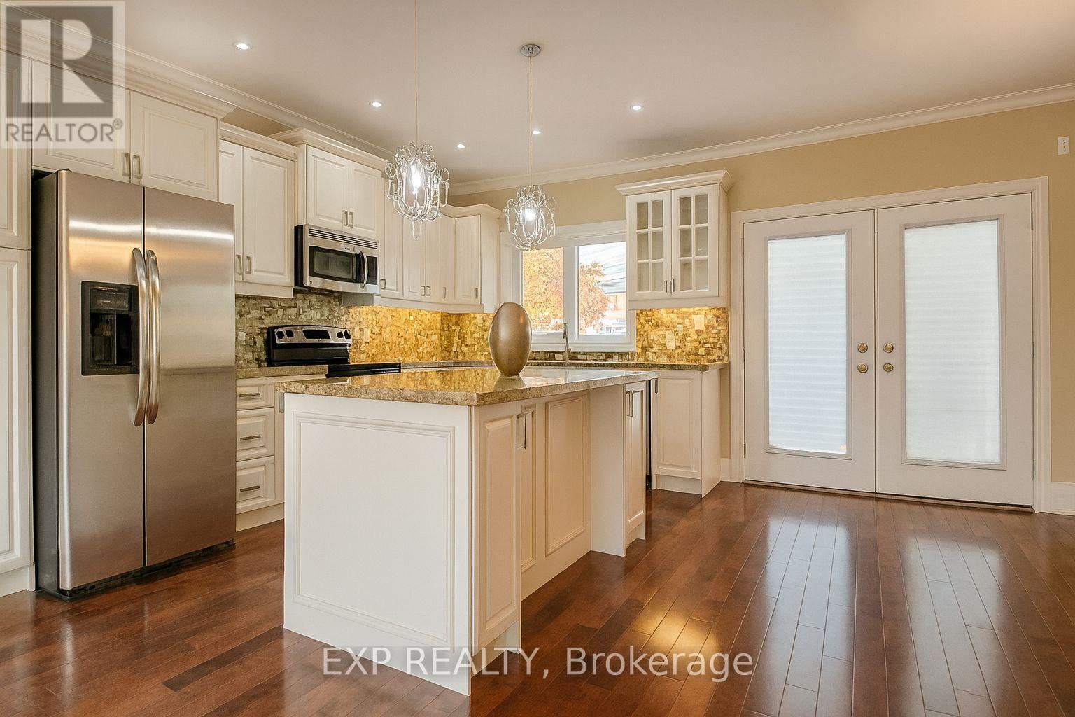 Main - 1291 Pape Avenue, Toronto, ON - Indoor Photo Showing Kitchen With Upgraded Kitchen
