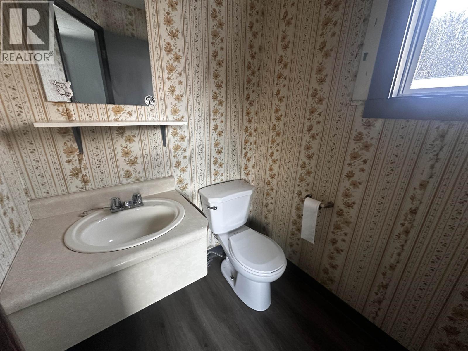 B2 160 16 Highway, Burns Lake, BC - Indoor Photo Showing Bathroom