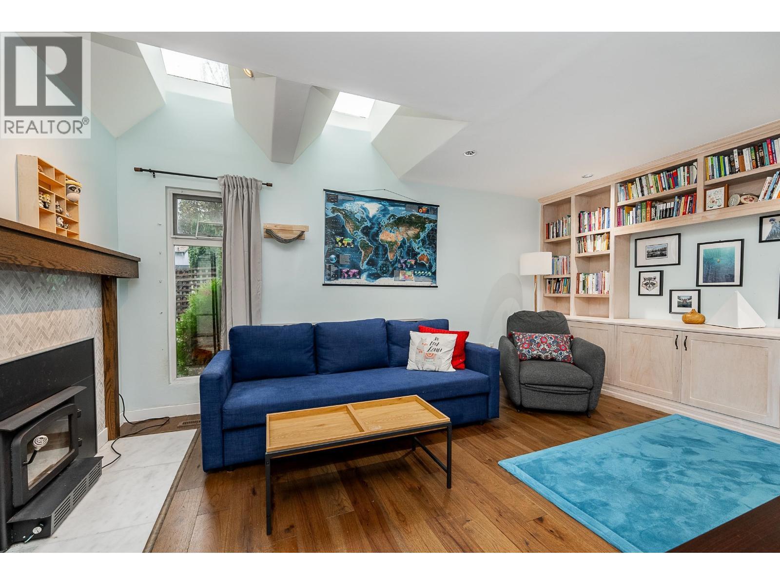 3005 Firbrook Place, Coquitlam, BC - Indoor Photo Showing Living Room With Fireplace